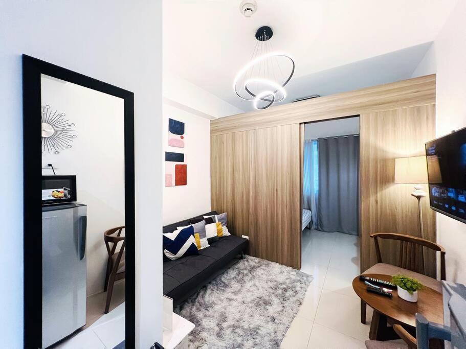 1br Unit Condotel W Balcony Fame Residences -fm01 Apartment *